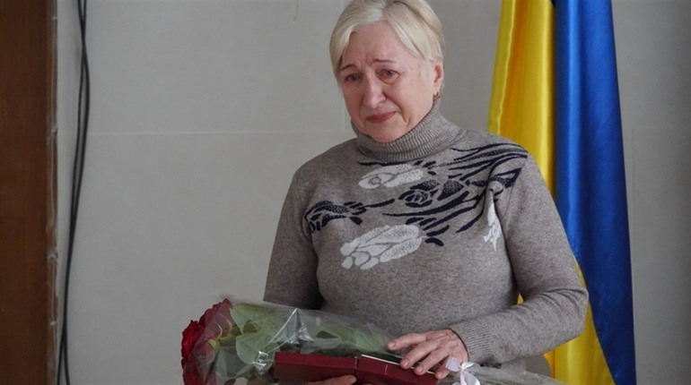 Матері загиблого на війні фастівчанина вручили його посмертну нагороду