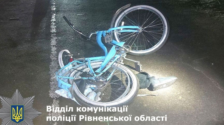 У смертельній аварії на Сарненщині постраждала родина: водій з місця злочину втік