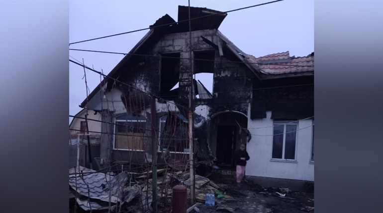 На Херсонщині армія рф атакувала соціальну інфраструктуру та житлові будинки, приватні автівки