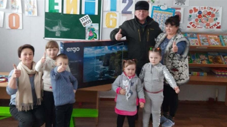 Ташанській школі «Євросем» подарував під ялинку смартдошку