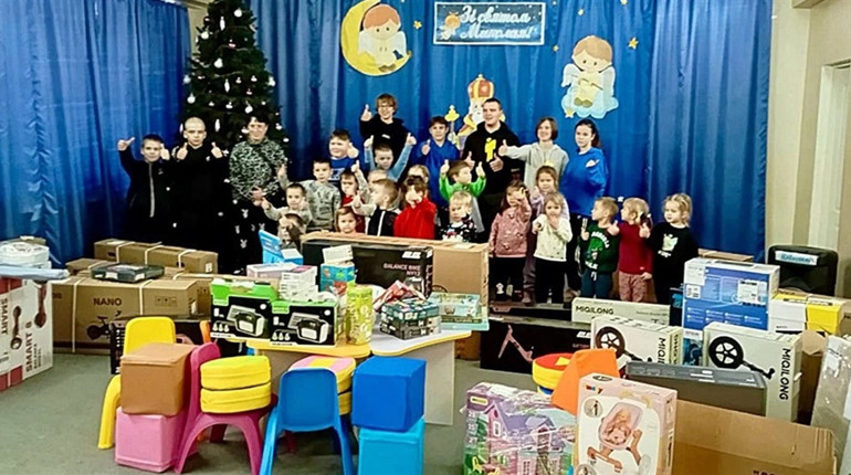 МЗС та Генконсульство Стамбула підтримали дітей Шостки технікою та подарунками