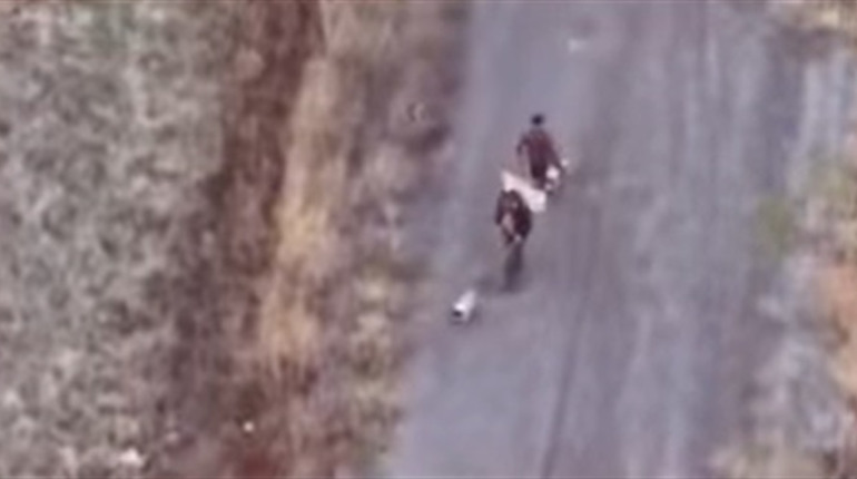 Росіяни FPV-дроном вбили двох цивільних, які йшли під білим прапором з собакою