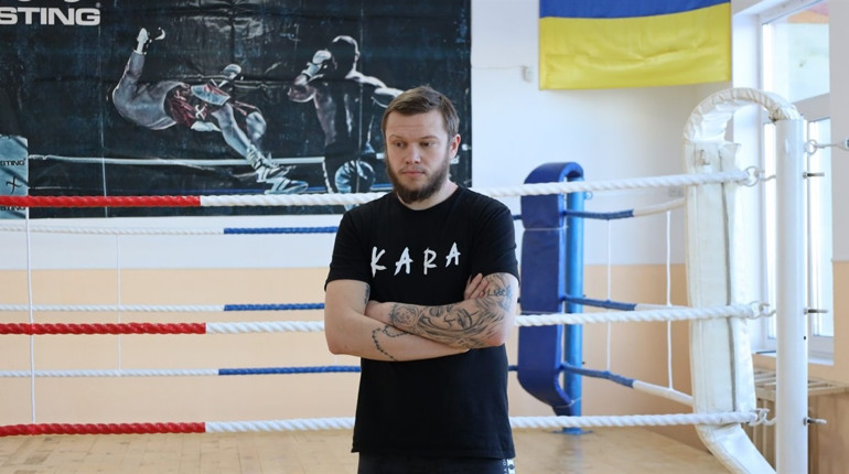 У Бориславській школі №3 відкрили секцію боксу та кікбоксингу: тренує дітей її колишній випускник