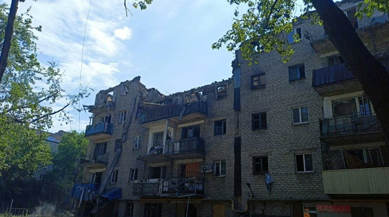 Окупанти скинули дві авіабомби по Торецьку: обстріли Донеччини за добу. Які наслідки