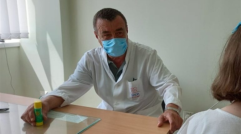 Як викривлення хребта у дітей пов'язане зі смартфоном? Коментар конотопських лікарів