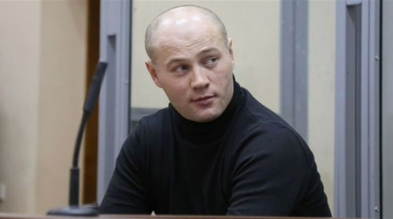 Грабував, викрадав, катував, ґвалтував: поліцая з Нової Каховки заочно засудили на 15 років