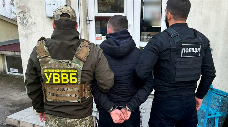 Бізнес: на Одещині чоловік хотів збувати наркотики серед військових