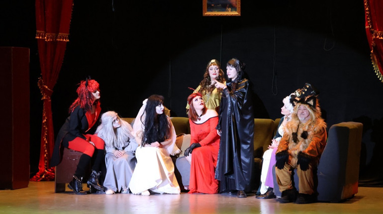 Містика, гумор і овації: у Південноукраїнську театр NON-STOP показав виставу «П’ятниця 13»