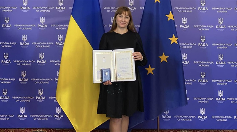 Викладачку з Глухова відзначили у Верховній Раді України за громадську та волонтерську діяльність