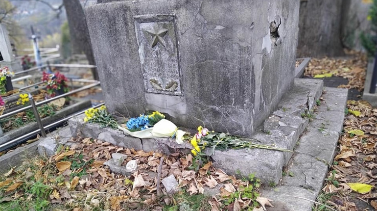 Кременчанка пропонує власні кошти аби впорядкували могили воїнів 