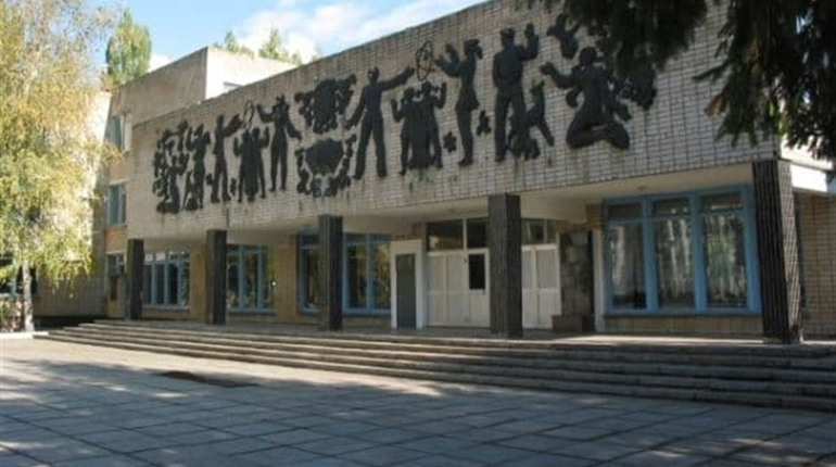 Моя шкільна домівко, з ювілеєм! Про хороших учителів, знаменитих випускників та патріотів.
