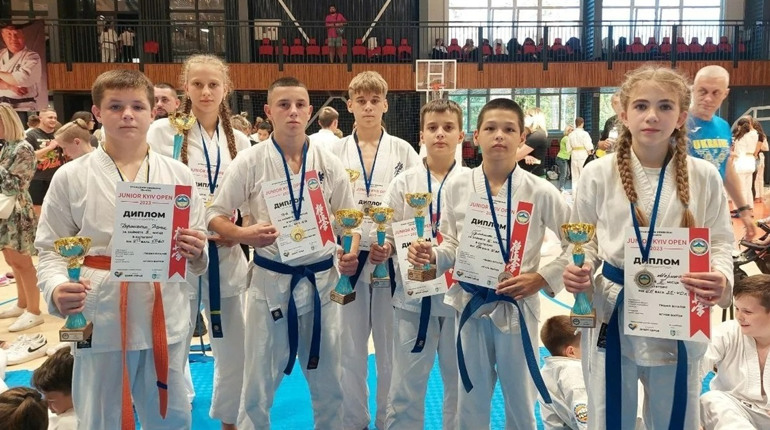 Первомайські каратисти повернулися з чемпіонату карате Junior Kyiv Open: десять призових місць