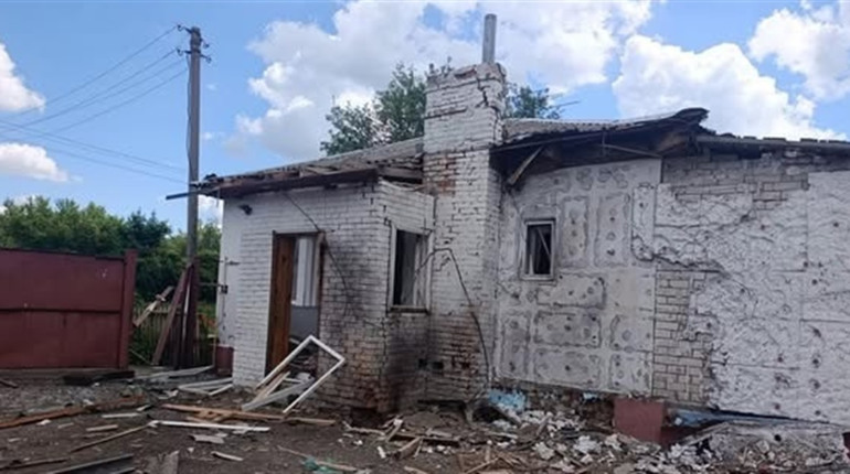 На Чернігівщині через російські атаки поранено працівницю АЗС та двох поштовиків