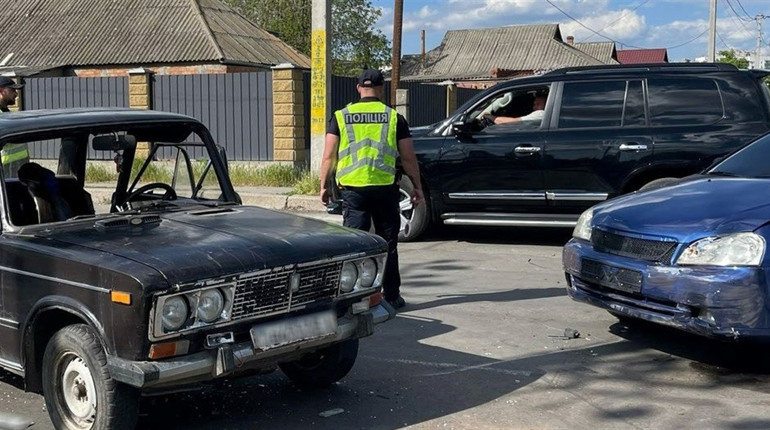 У Первомайську зіткнулися два автомобілі: травмувався 74-річний водій