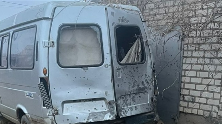 Ворожі обстріли Херсонщини: окупанти завдали ударів по будинкам, автівкам, навчальному закладу