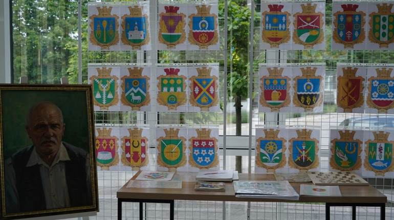 Понад два десятки сіл Городоччини отримали власну символіку: рада затвердила герби та прапори