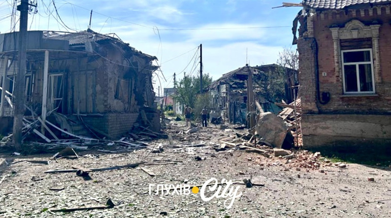 Від ночі росіяни обстрілюють Глухів: поранено жінку, є пошкодження