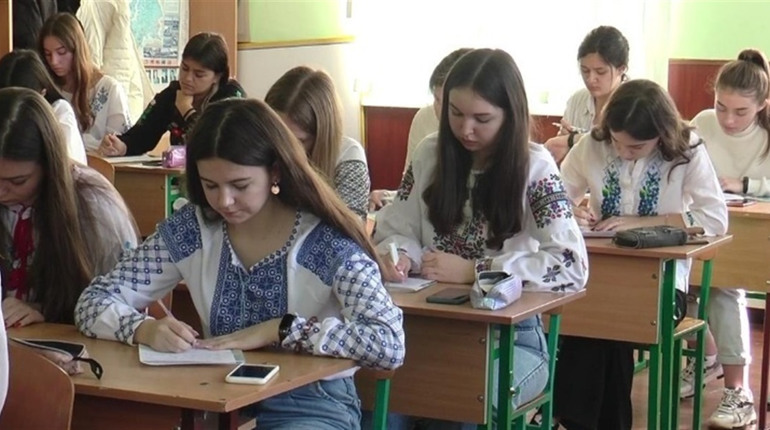 В Україні визначилися із датою Всеукраїнського радіодиктанту національної єдності 2025