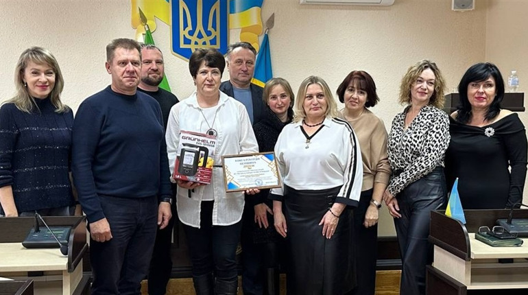 У Нетішині ініціатору встановленого у День Соборності рекорду вручили диплом та подарунок