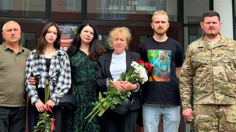 Герої живуть у пам’яті: у Старокостянтинівському НВК вшанували Героя України Юрія Юрчика