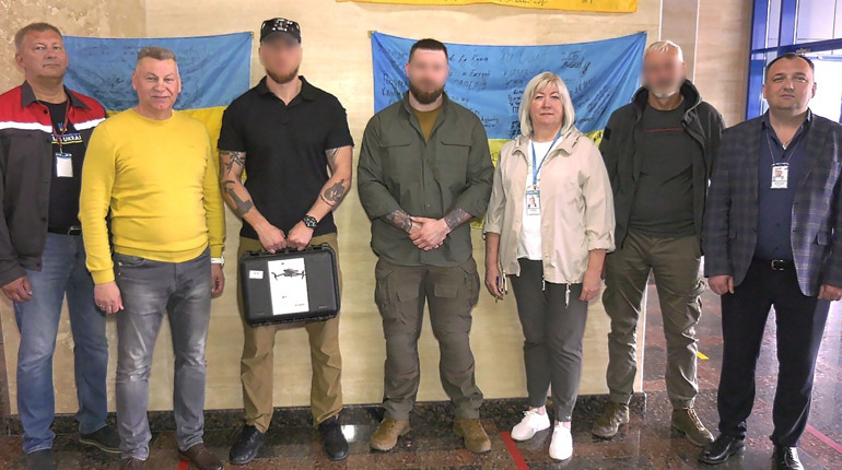 Атомники передали військовим обладнання для виконання спецзавдань