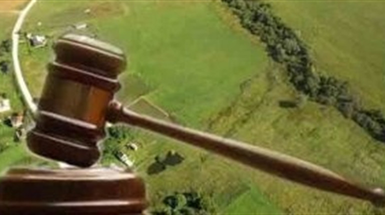 Прокуратура вимагає повернути землю з власності росіянки