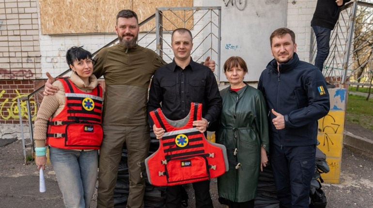Медики Херсонщини отримали 131 бронежилет: лікарі повинні бути захищеними, рятуючи життя людей