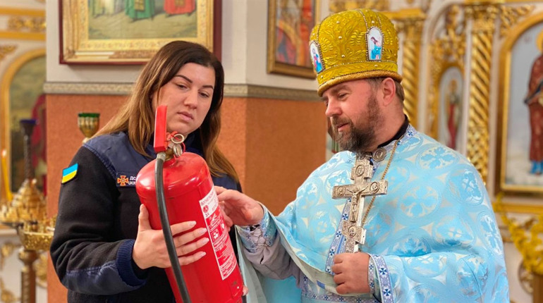 Напередодні Великодніх свят рятувальники Сміли провели рейд храмами громади