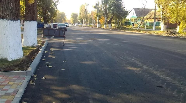 У Біляївці відремонтували ділянку вулиці Костіна та відкрили там рух для транспорту. Роботи тривають