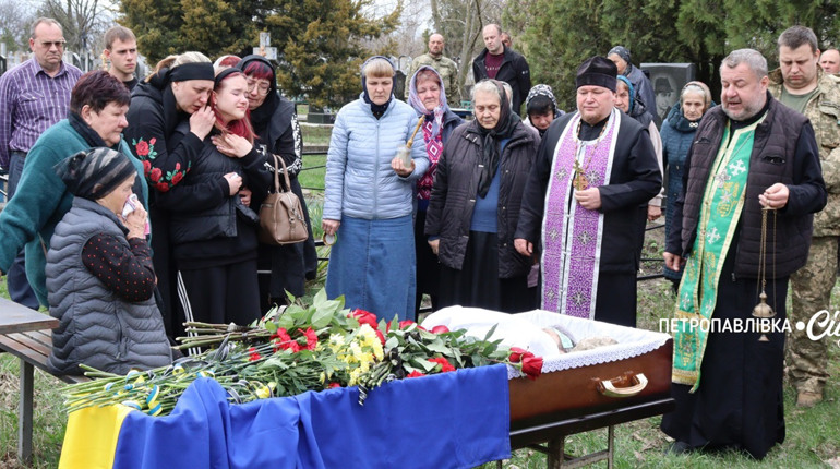 На щиті Сергій Кіяшко - Петропавлівка прощається з офіцером 24-ї бригади імені Короля Данила (ВІДЕО)