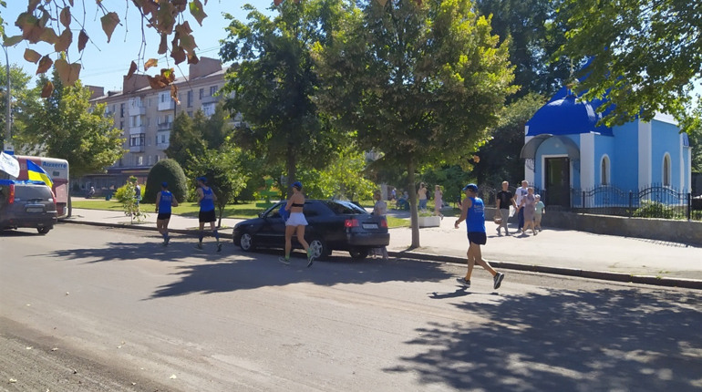 Дев'ять міст за 10 днів: українські ультрамарафонці пробігли вулицями Новограда