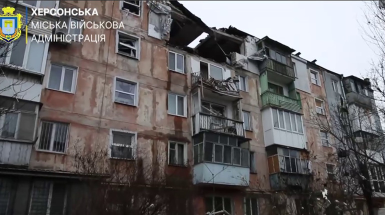 На Херсонщині армія рф завдала ударів по житлових кварталах, критичній та соціальній інфраструктурі