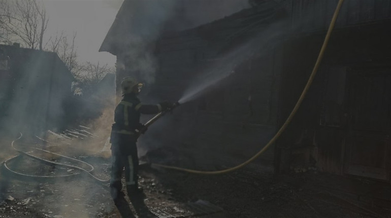 У Сарненському районі зайнялося господарство — згоріли дрова й «Таврія»