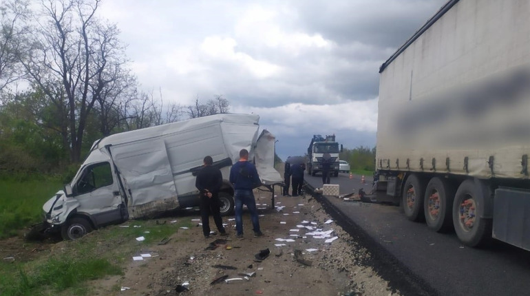 Под Мелитополем не разминулись 4 авто. Есть пострадавшие