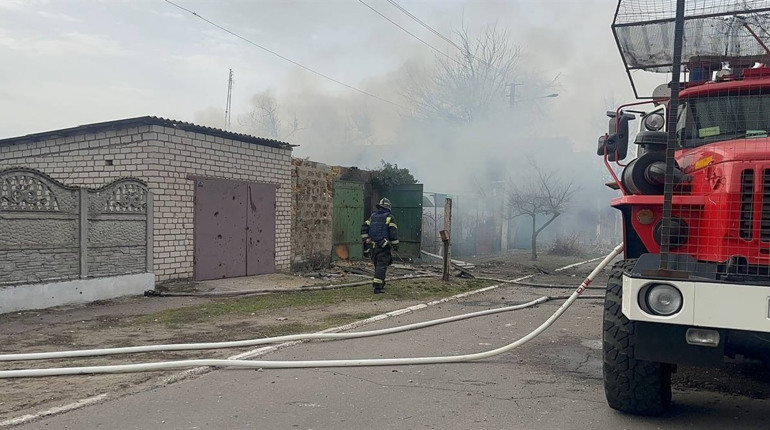 У Новій Каховці горів гараж і атакована будівля “Херсоноблагробуду”