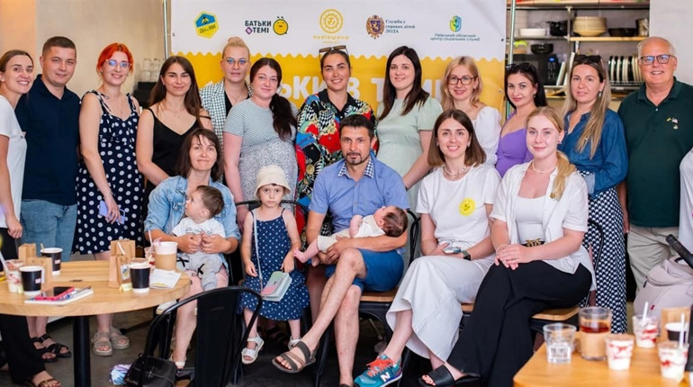 Навчатимуть мам і татів з Дрогобича: На Львівщині стартувала Школа відповідального батьківства