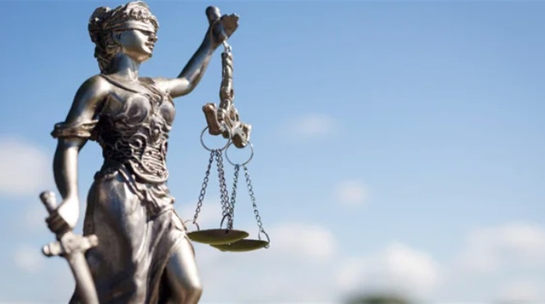 Заробляли мільйони на зруйнованих будівлях у Херсоні: вирок чиновниці і двом підприємцям