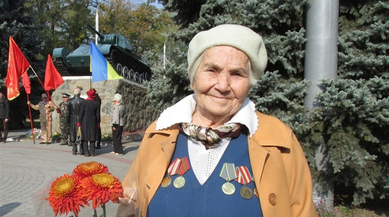 «Мне было 12 лет, когда началась война: мы собирали раненых по окопам и вредили немцам»