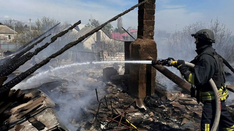 На Херсонщині окупанти атакували житлові будинки, соціальну та критичну інфраструктуру