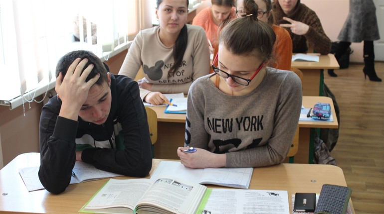 10 років тому: як випускники 2016 року готувалися до ЗНО