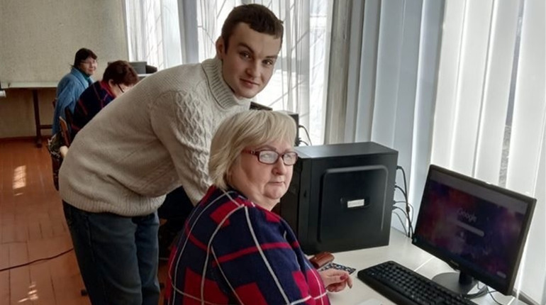 Опанувати комп’ютер після 50 років: у мікрорайоні Фастова відкрили нові курси
