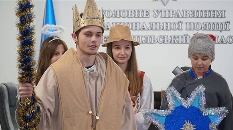 Учасники гуртка «Юний поліцейський Кременеччини» збирають кошти на дрон та Starlink для ЗСУ
