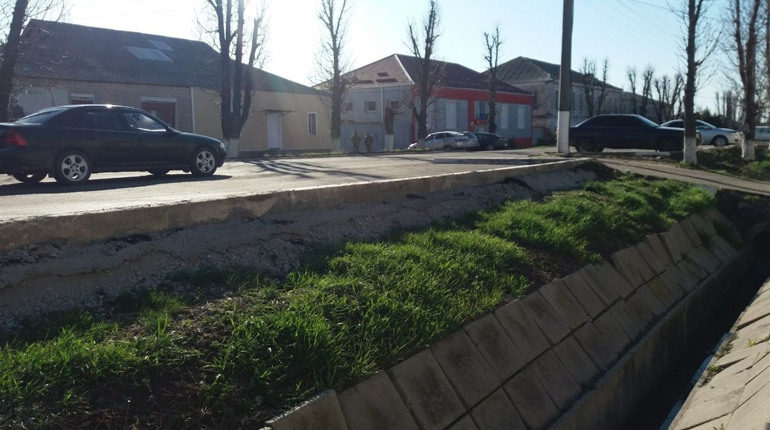 У Сватовому почали ремонтувати міські дороги і планують будувати тротуари. На яких вулицях