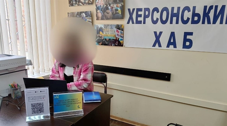 У Івано-Франківську в центрі “Вільні разом” ВПО з Херсонщини можуть отримати адмінпослуги ЦНАПу