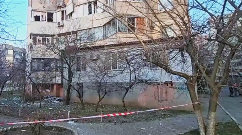 Окупанти вдарили по центру Херсона: поранено двох людей