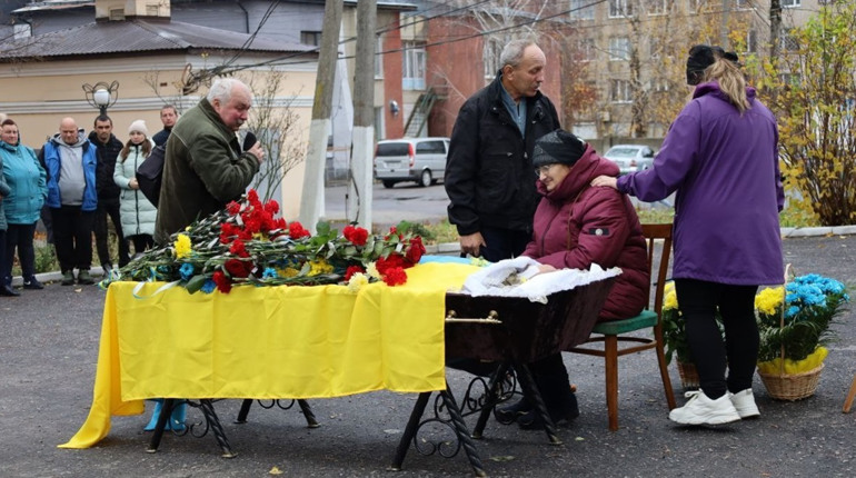 Глухівчани провели в останню путь хороброго воїна Андрія Зіятдінова