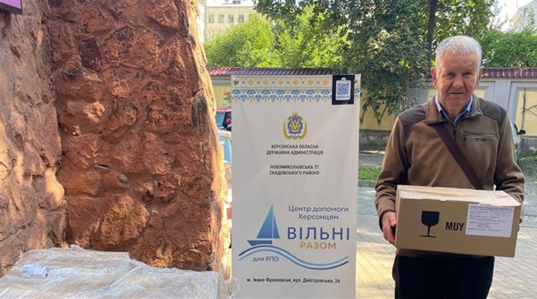 Безкоштовна видача ліків “Дарфен Експрес” для ВПО з Херсонщини у Центрі “Вільні разом” у Франеку