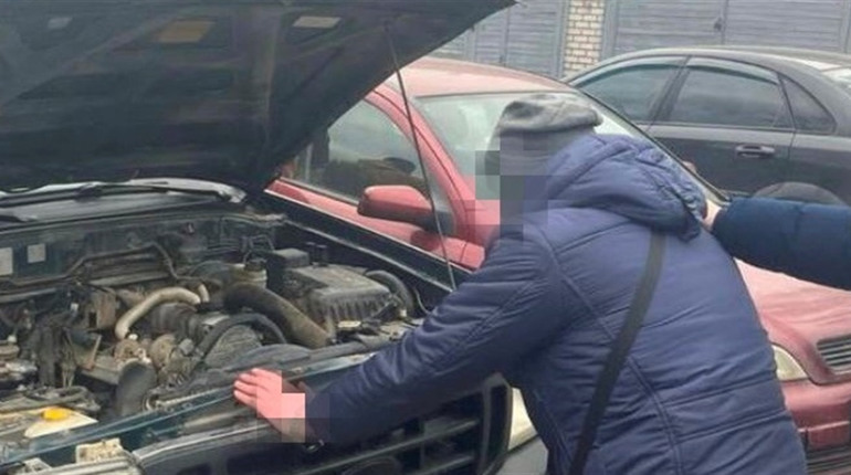 В Запоріжжі чоловік продавав авто, яке привезене як гуманітарна допомога для ЗСУ
