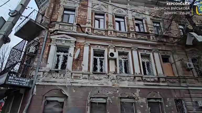 На Херсонщині армія рф завдала ударів по житлових кварталах, критичній та соціальній інфраструктурі