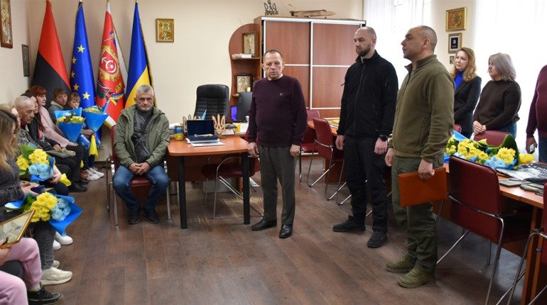 У Старокостянтинівській громаді вручили державні нагороди Захисникам України та їхнім родинам